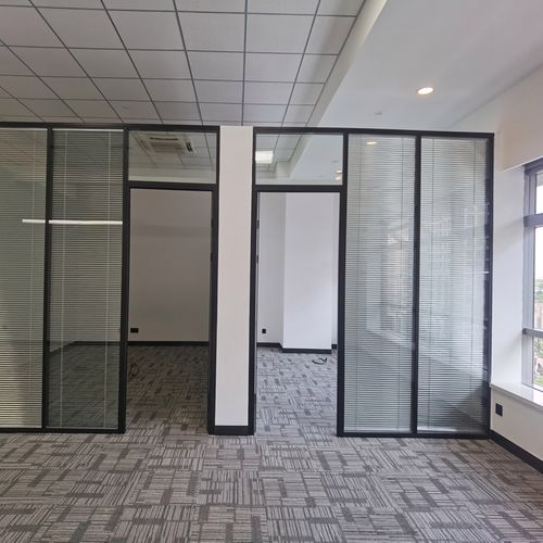 蘇州室內(nèi)外裝飾 石膏板隔墻、輕鋼龍骨隔墻、吊頂?shù)V棉板在辦公室、工廠、商場的裝修應(yīng)用